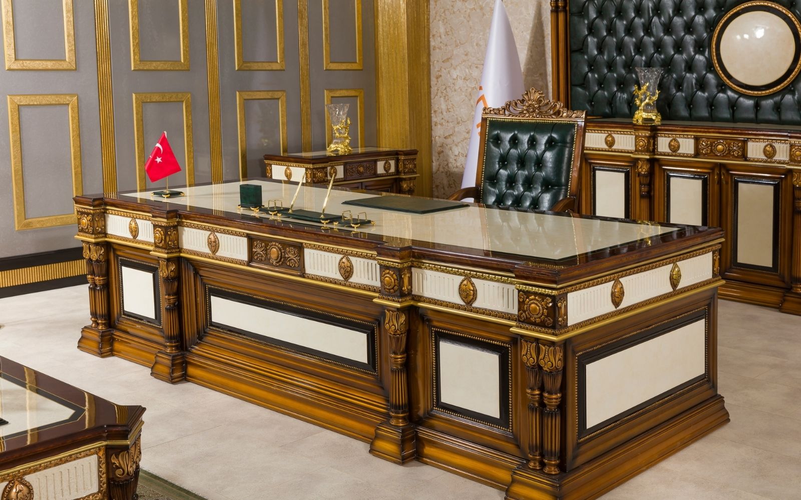 Cavalli Makam Masası